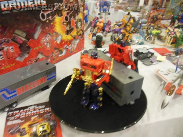 BotCon 2013   The Transformers Convention Dealer Room Image Gallery   OVER 500 Images  (350 of 582)